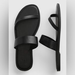 NWT GAP Two-Strap Black Sandal